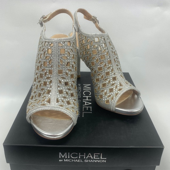 Women’s 8.5 Silver Allie Laser Cut Suede Heels Michael by Michael Shannon NWOT - Picture 4 of 7